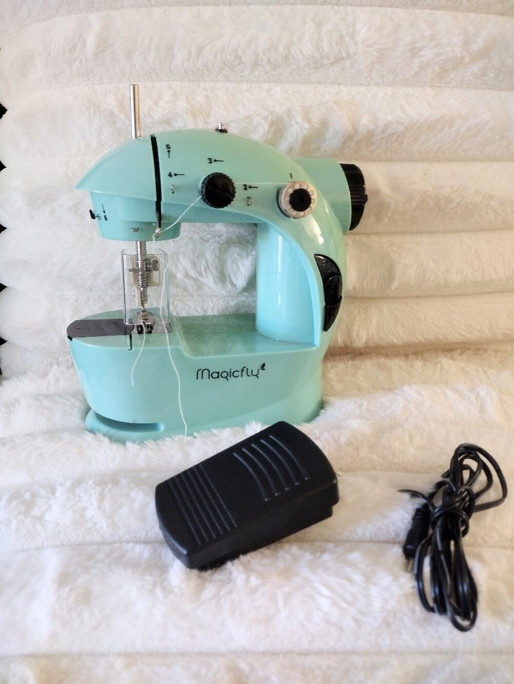 Like New Magicfly Mini Sewing Machine in Blue/Green Color With Foot Pedal *FIRM*